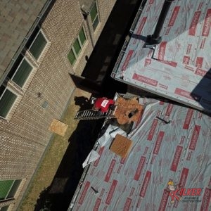 roofer-with-kilker-roofing-300x300